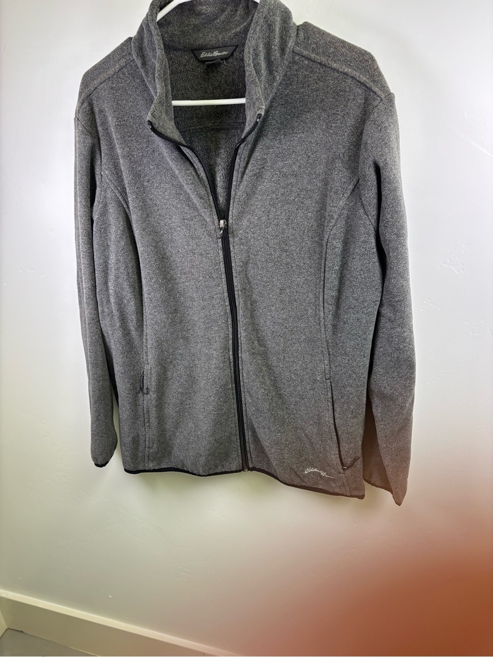 EDDIE BAUER ZIP JACKET  MEN 2XL  GRAY
SOFT POLYESTER FLEECE